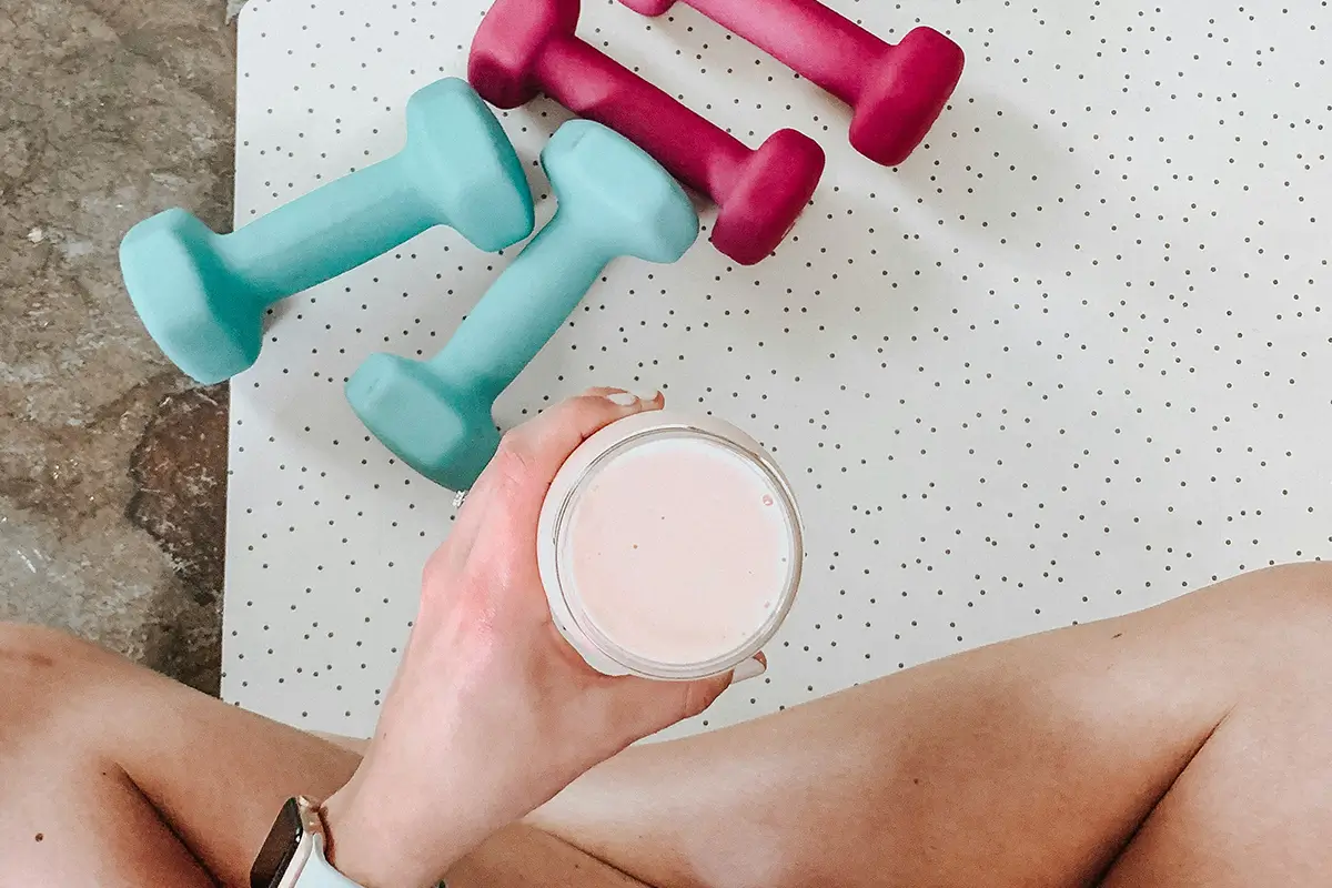 Drinking smoothie before workout