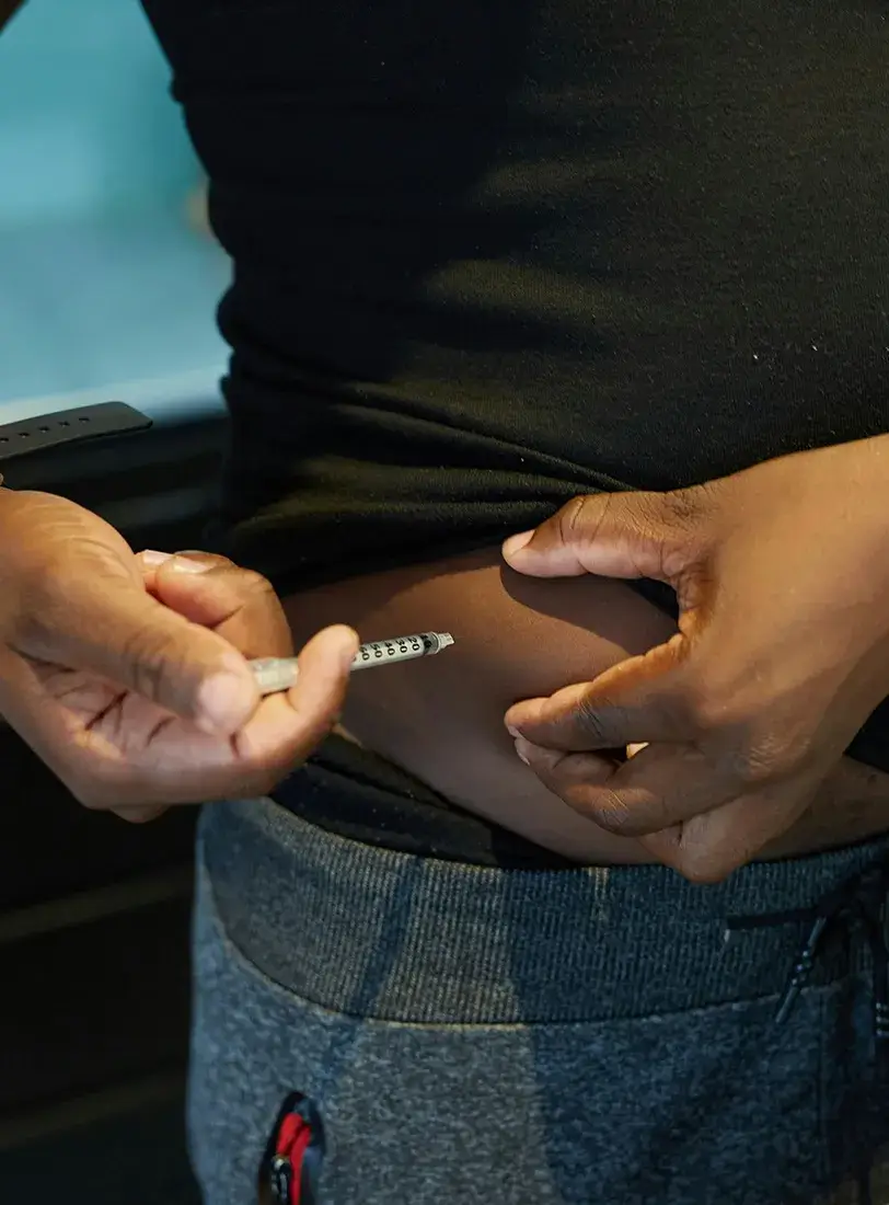 A man giving himself semaglutide weight loss injections OKC